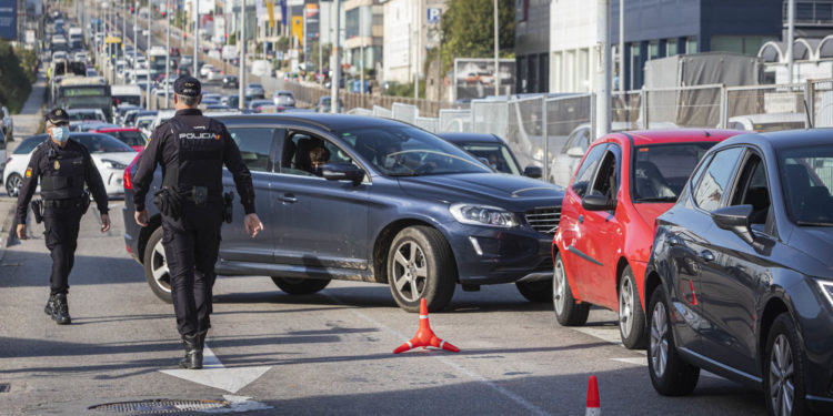 El área sanitaria de Vigo baja de los 100 contagios en 24 horas por primera vez en diez días