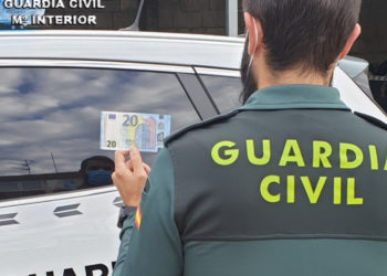 La Guardia Civil investiga a tres jóvenes de Vigo por introducir billetes falsos de 20 euros