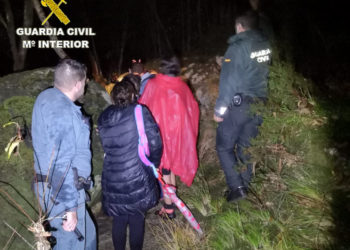 La Guardia Civil rescata a 14 senderistas que se habían extraviado en el río Verdugo