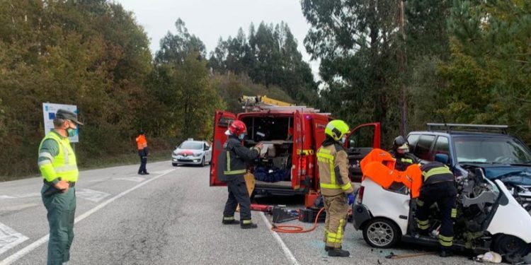 Fallece en A Cañiza el conductor de un coche sin carnet al chocar con un todoterreno