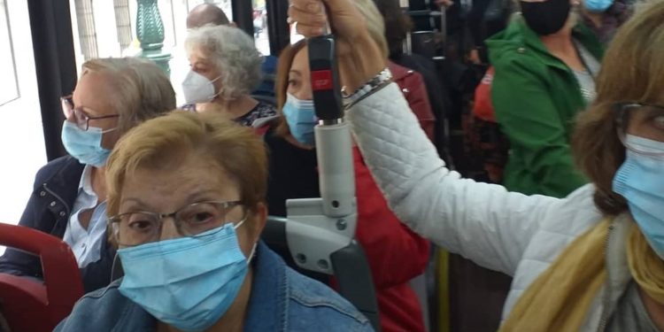 Caballero pone en duda las fotos de las aglomeraciones en los Vitrasa