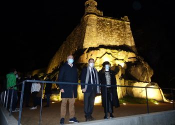 La Fortaleza de O Castro brilla de nuevo: iluminada, baluartes limpios y túnel visitable
