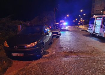 Un conductora ebria se salta el toque de queda en O Porriño y choca con tres coches aparcados