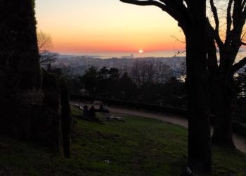 Vigo disfruta del buen tiempo y llena O Castro y las playas