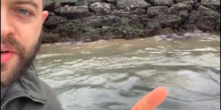 Vecinos de Teis denuncian un nuevo vertido de la depuradora a la Ría de Vigo