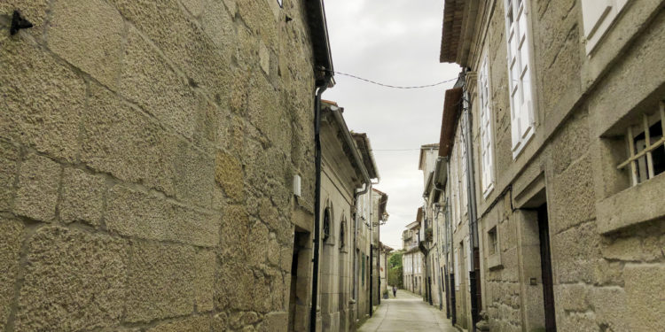 Tui prepara unha guía da hostalería cos servizos de entrega a domicilio e recollida no local