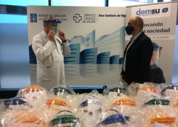 La gallega Demsu dona 165 pantallas homologadas al hospital Álvaro Cunqueiro