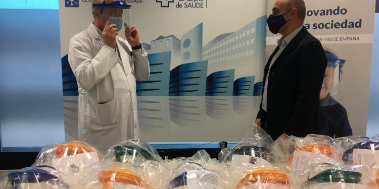 La gallega Demsu dona 165 pantallas homologadas al hospital Álvaro Cunqueiro