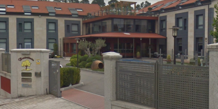 Cara y cruz en las residencias del área de Vigo: 14 positivos en Mos y 30 curados en Salvaterra