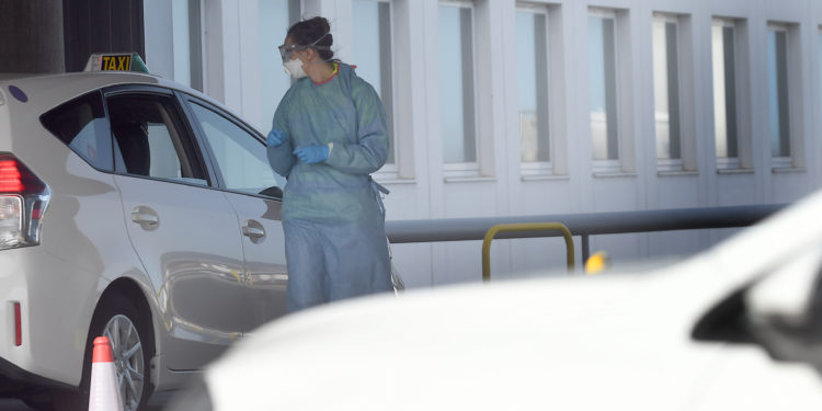 El área sanitaria de Vigo reduce casos activos, pacientes en hospitales e incidencia acumulada