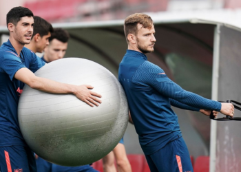 El Sevilla, próximo rival del Celta, suspende su entrenamiento por el contagio de un jugador