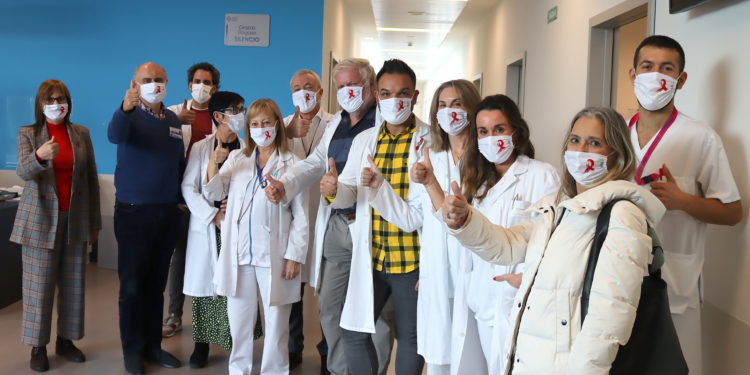 A área sanitaria de Vigo atende a 15 pacientes con VIH infectados tamén con coronavirus