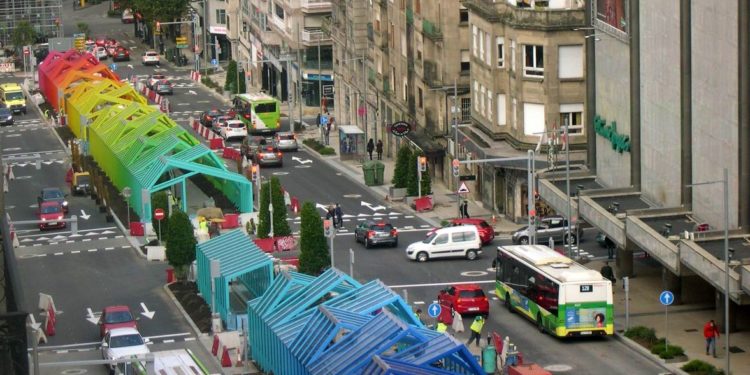 La nueva Gran Vía de Vigo encara la recta final de su reforma con la plantación de árboles