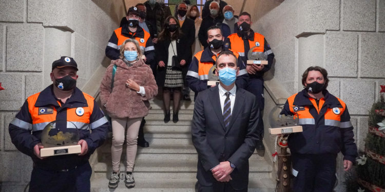 Tui recoñece o labor de cinco membros de Protección Civil durante o estado de alarma