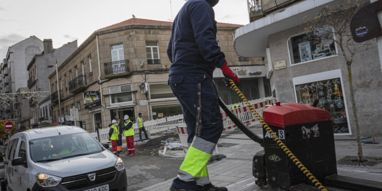 Los hospitales de Vigo aligeran las UCI y el área sanitaria retoma la mejoría de su incidencia acumulada