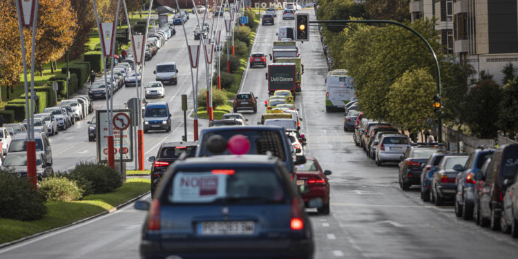 La hostelería recorre Vigo para exigir un plan de rescate urgente: “Hay gente arruinada a las puertas de la Navidad”