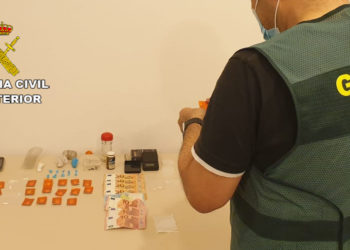 Detenido en su vivienda de  Baiona con cocaína, heroína, hachís, metadona y trankimacín