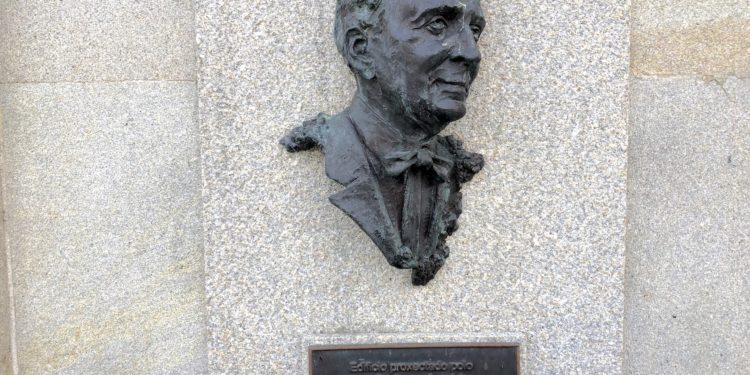 Arquitecto Gómez Román