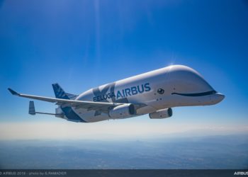 Vigo recibe a la ‘ballena’ gigante de la navegación aérea