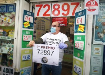 Vigo y O Porriño reparten décimos del Gordo de la Lotería de Navidad