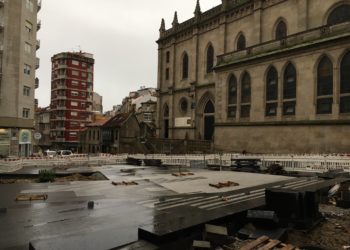 El Concello tala los últimos cedros de Ronda de don Bosco «por riesgo de caída» y afirma que plantará liquidámbar de 12 metros