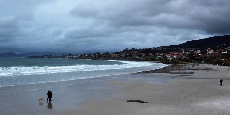 Alerta naranja en la costa para abrir otra semana de mucha lluvia en la Rías Baixas