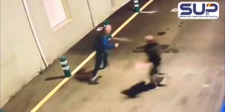 Un policía de Vigo reduce a un ladrón que lo atacó en plena calle: «Vino hacia mí para clavarme el cuchillo»