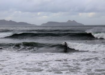 Alerta naranja en las Rías Baixas por olas de entre 5 y 6 metros