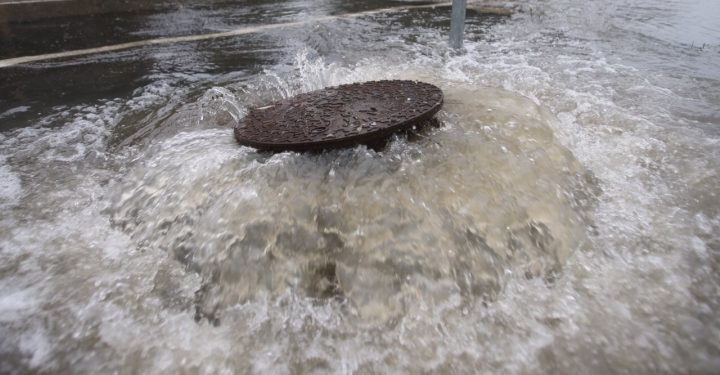Inundaciones en Vigo tras caer 45 litros por metro cuadrado de madrugada