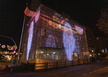 El Mundo Today constata la derrota del coronavirus gracias a las luces de Navidad de Vigo