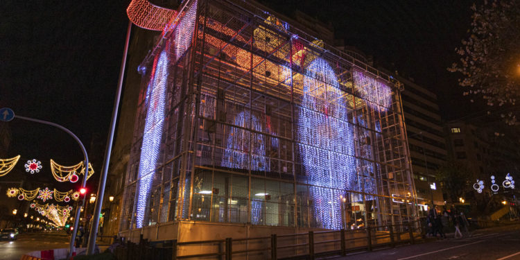 El Mundo Today constata la derrota del coronavirus gracias a las luces de Navidad de Vigo