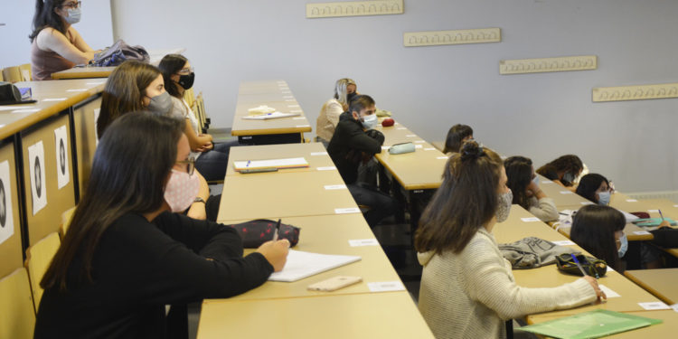La UVigo alerta de que Galicia gasta entre 178 y 311 millones al año en formar universitarios que emigran