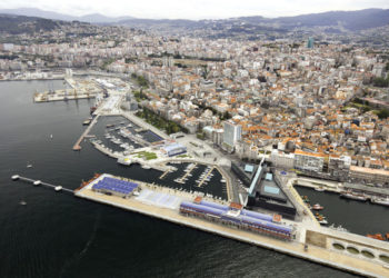 Caballero traslada ao Porto de Vigo a “súa total oposición a máis recheos na ría”
