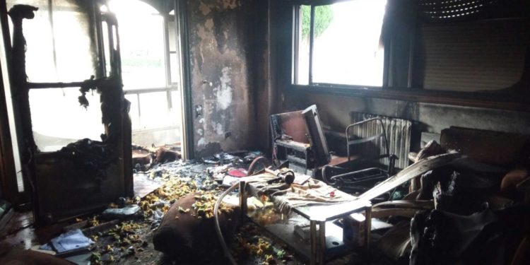 Un incendio calcina el interior de una vivienda unifamiliar en Vigo