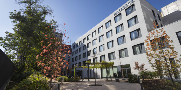 DomusVi Salesas da carpetazo a la Covid-19 y Ballesol Vigo vuelve a ponerse en alerta