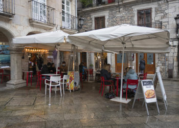 Feijóo avanza que las nuevas restricciones afectarán “aún más” a la hostelería, el deporte y el aislamiento municipal