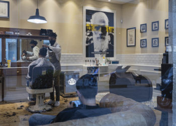 El área sanitaria de Vigo baja de los 200 contagios diarios una semana después al reducirse las PCR