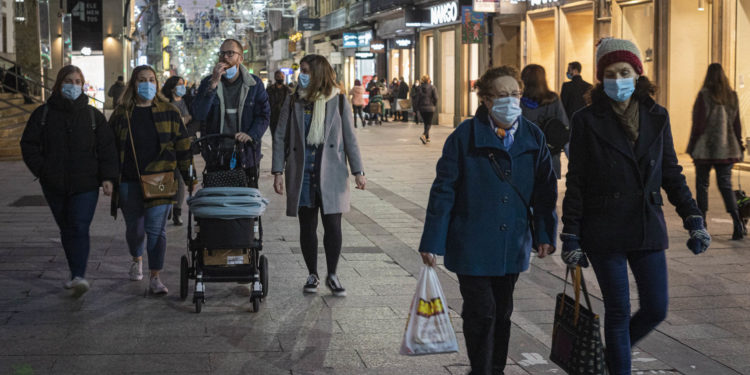 Galicia “no descartaría” adelantar el toque de queda si el Gobierno de España lo permite