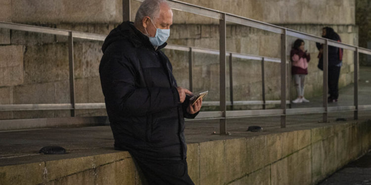 Vigo reduce su incidencia acumulada por primera vez en tres semanas y el área sanitaria frena su crecimiento