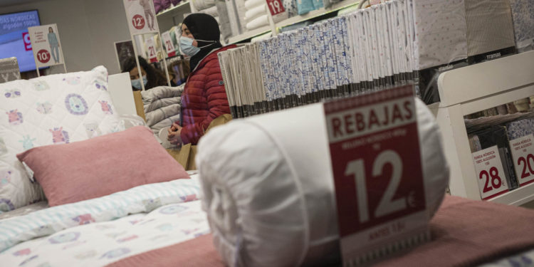 ¿Qué comercios abrirán más allá de las 18.00 horas en Galicia por considerarse esenciales?