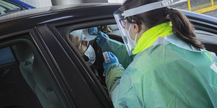 La incidencia en el área sanitaria de Vigo se pone por encima de 600 y la presión asistencial se acerca al récord