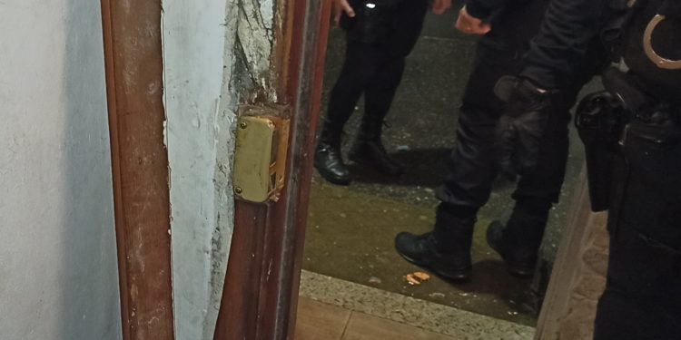 Detenido en Vigo tras romper la puerta de una vivienda y agredir a su expareja por dinero