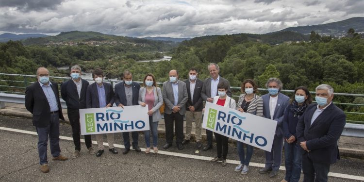 El cierre de la «raia» pone en pie de guerra a Tomiño y Arbo