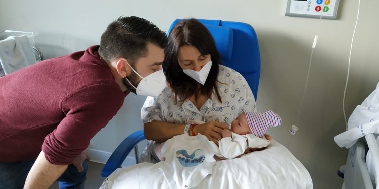 Abril, nombre del primer bebé nacido en Vigo en 2021