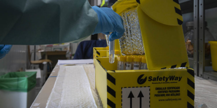 Cinco fallecidos en el área de Vigo, uno procedente de una residencia, y otros 11 en el resto de Galicia