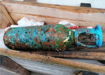 El Puerto de Vigo retira otras 30 toneladas de residuos de los fondos marinos de Bouzas