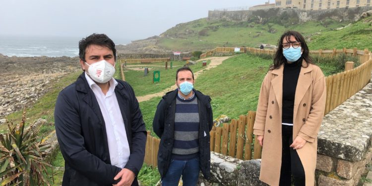 Baiona estrea parque canino e melloras no paseo fluvial do río Baíña