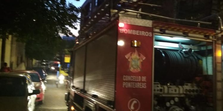 Un incendio en una vivienda en Ponteareas (Pontevedra) obliga a evacuar a dos personas por inhalación de humo