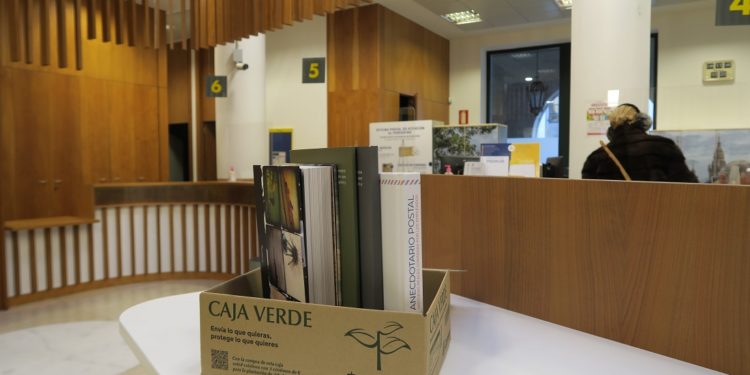 Correos habilita ayudas a los libreros de Vigo con descuentos en sus envíos online