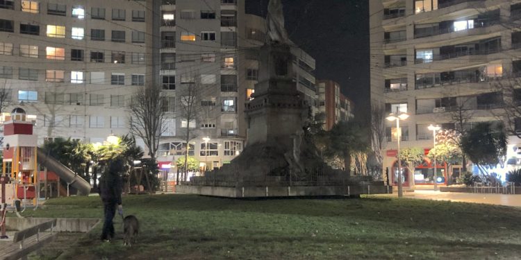 Los héroes de la Reconquista están a oscuras